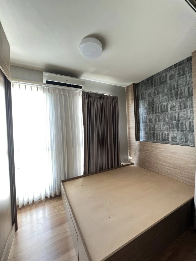For rent: Unio Sukhumvit 72, a nice room with beautiful wallpaper. Comes with complete furniture. Don't miss it.