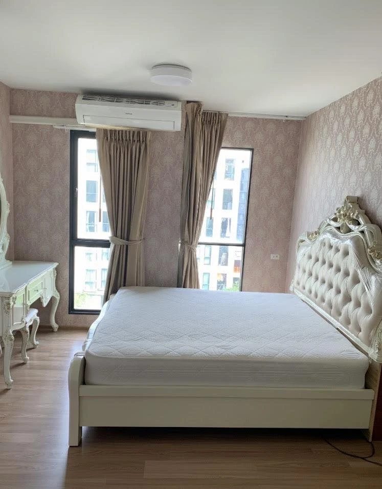 Unio Sukhumvit 72 Studio room for rent, decorated in princess style, with beautiful wallpaper. Hurry and reserve now!