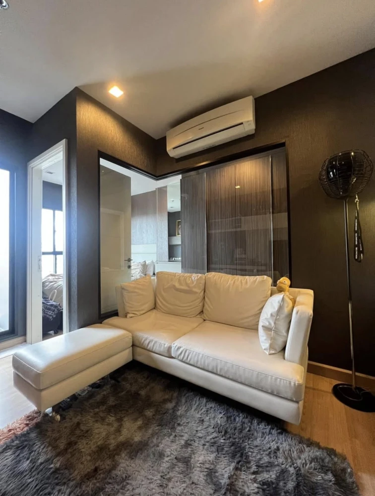 Spacious and comfortable condo for rent at Urbano Absolute Sathorn-Taksin. Ready to move in!