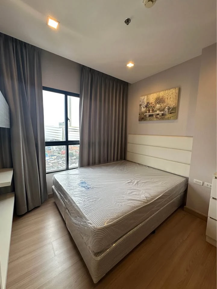 Urbano Absolute Sathon-Taksin for rent. Nice, fully furnished unit on a high floor. Spacious. Book now!