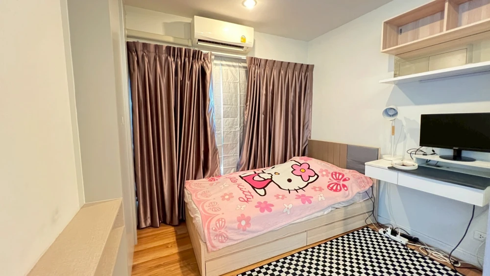 V Condo Ladkrabang for rent, 7th floor unit, fully furnished with appliances. Don't miss out!