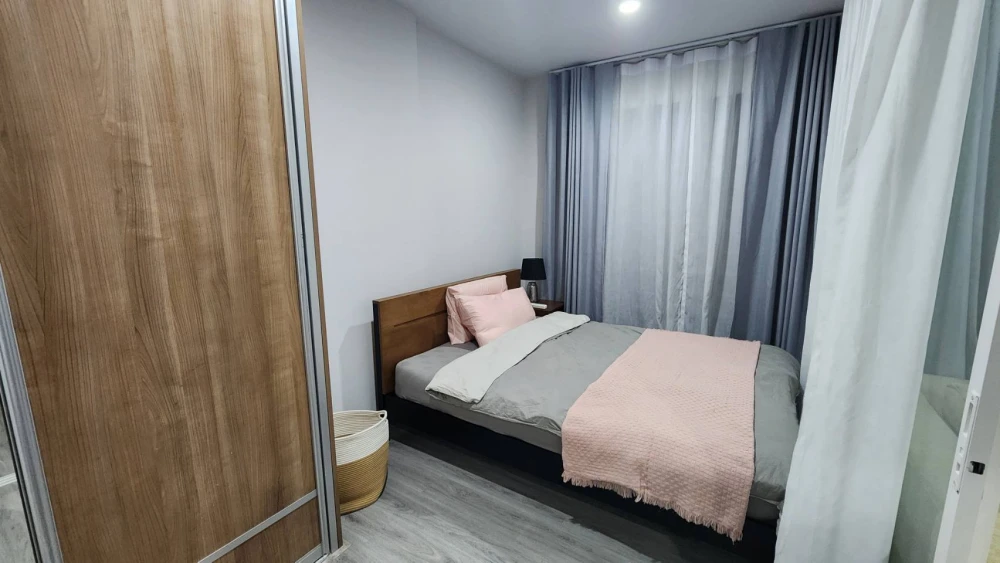 Vertical Aree for rent, in the heart of Ari. Spacious unit with full furnishings. Book now!