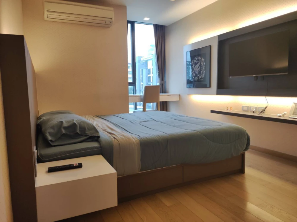 For rent: Via 49, 5th floor, fully furnished, very livable. Interested? Book now! Don't wait! Act fast!