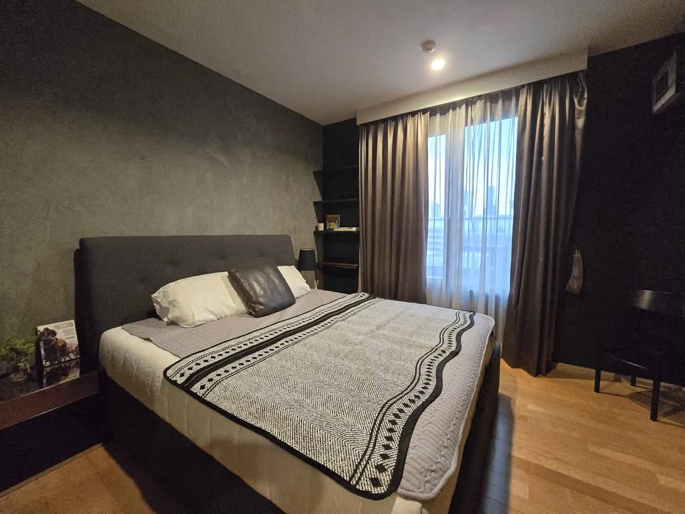 2-bedroom villa for rent in Asoke. Spacious living area, prime location, convenient transportation. Book now!