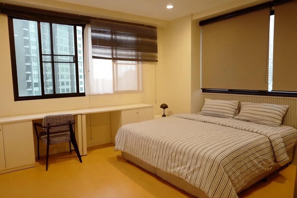 For rent: Vista Garden Sukhumvit 71, spacious room, lots of usable space, fully furnished, just bring your bags and move in.