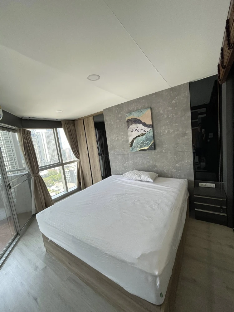 For rent: Waterford Diamond Sukhumvit 30/1, 18th floor. Beautiful and comfortable unit. Book now!