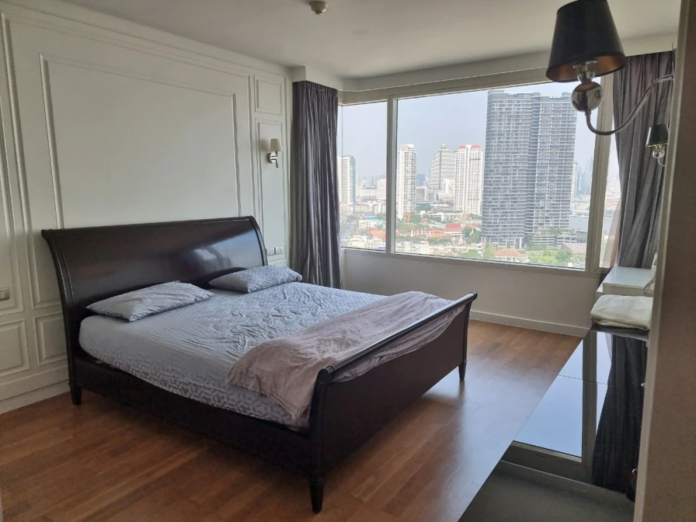 For rent: Watermark Chaophraya River, 2 bedrooms, spacious living area, prime location, stunning unblocked views. Book now!