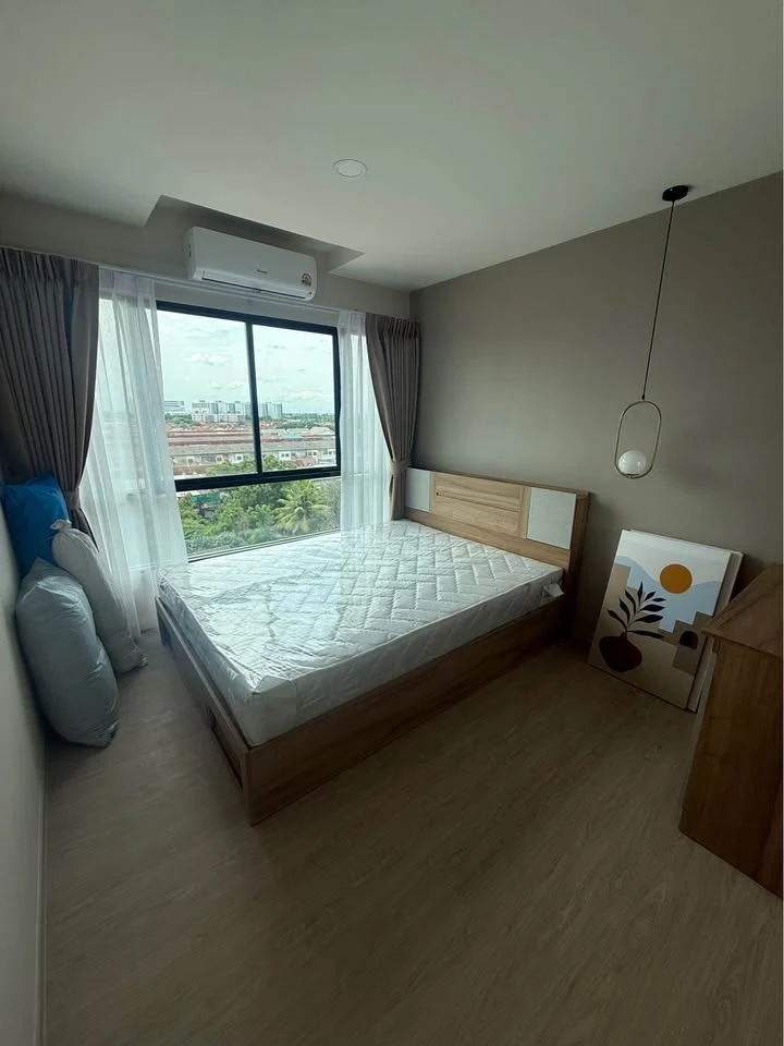 For rent: Wela Ramkhamhaeng 186, corner room, not crowded, decorated in a minimalist style, comes with complete furniture, don't miss it.