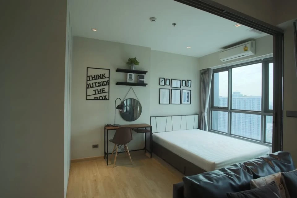 Whizdom Station Ratchada-Thapra condo for rent. Ready to move in, fully furnished with appliances. Book now, don't miss out!