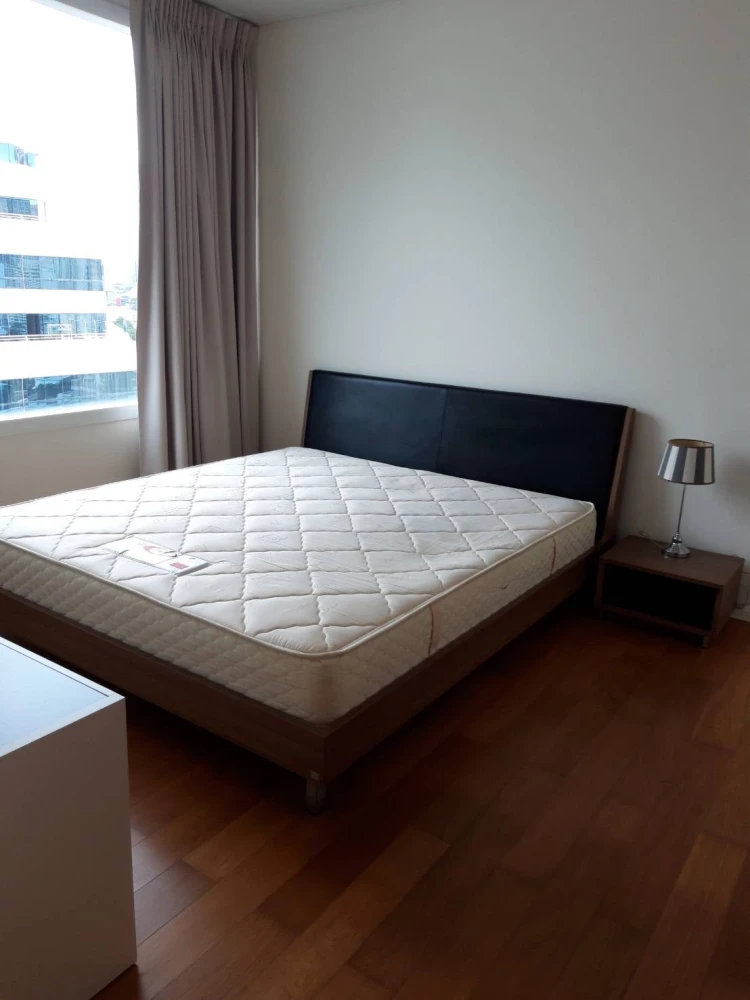 For rent: Wind Sukhumvit 23, 18th floor, corner unit, great view, fully furnished. Book now, don't wait!