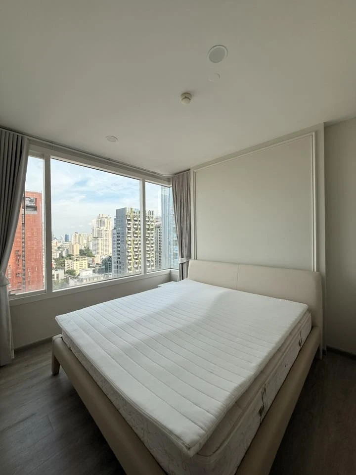 For rent: Wind Sukhumvit 23, ready to move in, high floor, spacious room, reserve now.