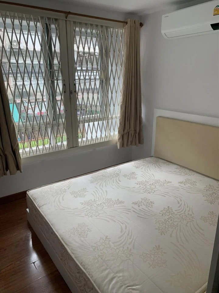 Wish @ Siam for rent, 2nd floor room, fully furnished, ready to move in. Don't miss out or you'll regret it.