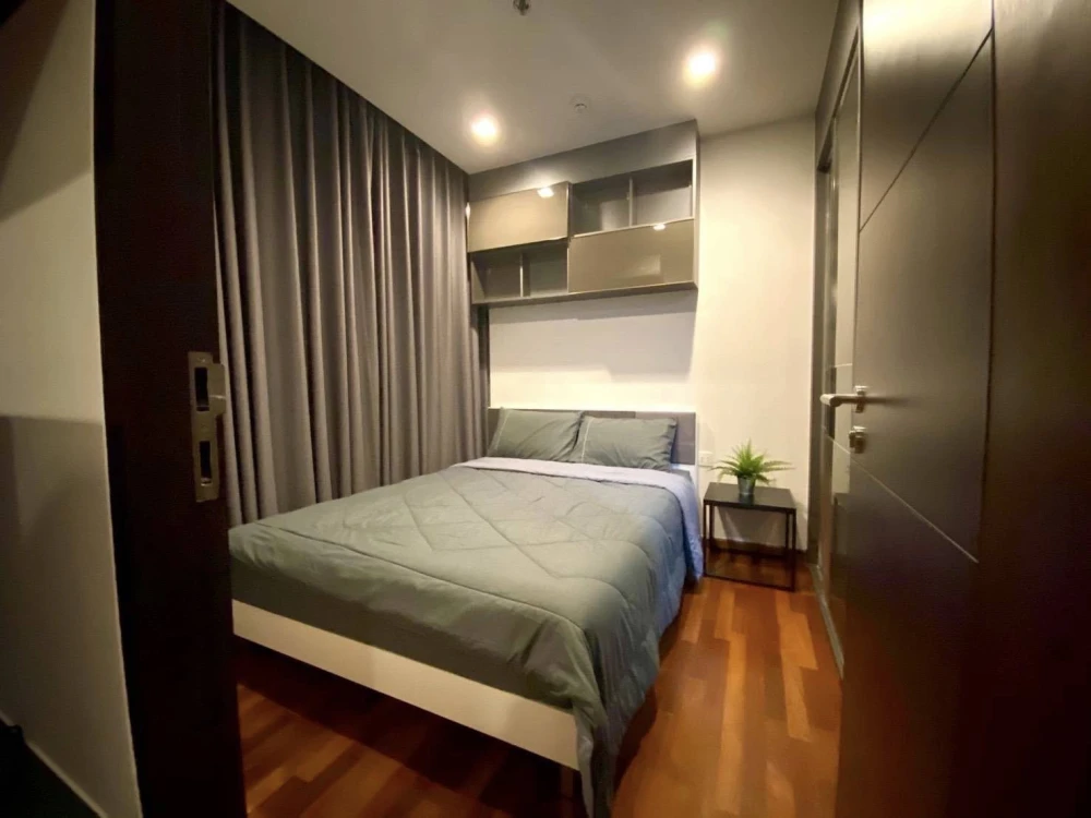 For rent: Wish Signature Midtown Siam. Nice unit with high-quality built-in furniture and private lift. Don't miss out!