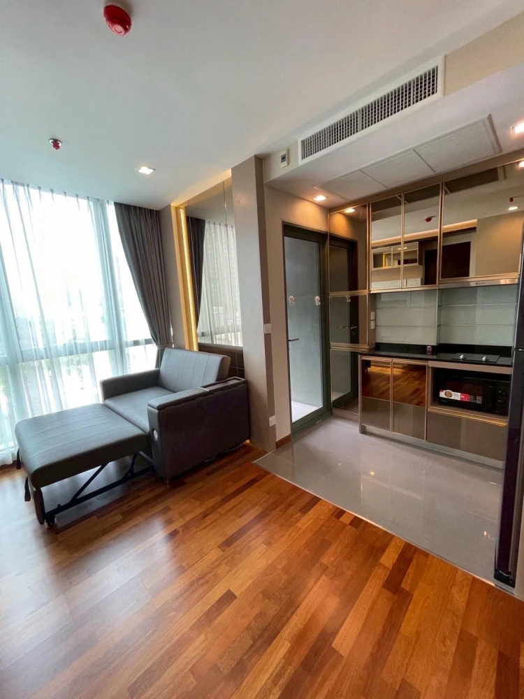 For rent: Wish Signature Midtown Siam, a nice room with a private elevator, a beautiful view, not blocked, book now.