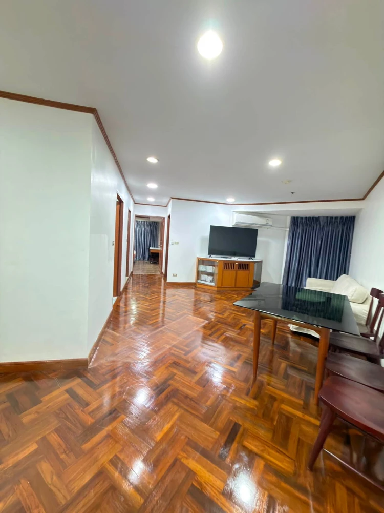 2-bedroom condo for rent at Witthayu Complex. Pets allowed. Fully furnished and ready to move in.
