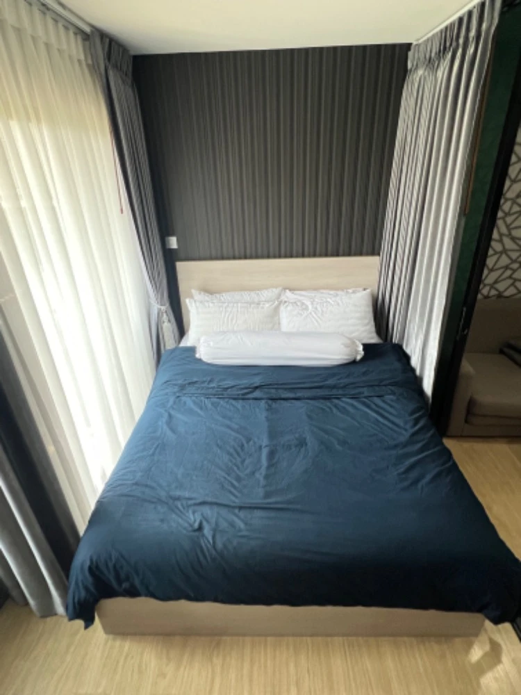For rent: Wynn Condo Phaholyothin 52, 1 bedroom, 4th floor, beautiful wallpaper, fully furnished, ready to move in.