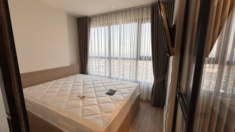 For rent: XIM Suksawat - Rama 3. Very high floor, corner unit, quiet and private. Ceramic film installed on all windows. Book now!