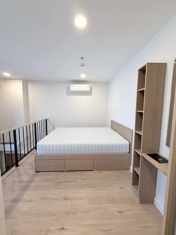 For rent: XIM Suksawat - Rama 3. Spacious room with high ceilings, airy feel, high-quality built-in furniture, and beautiful view. Book now!