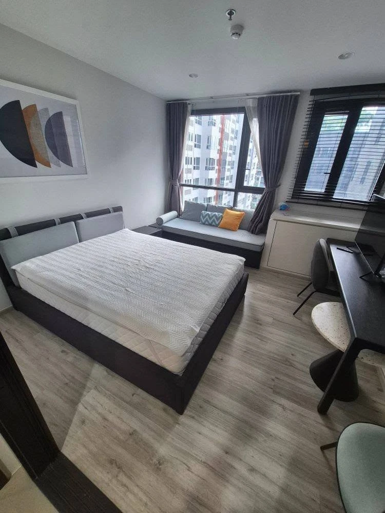 For rent XT Huai Khwang, spacious room, comes with a lot of usable space, very good price, hurry up and reserve now, don't miss out.