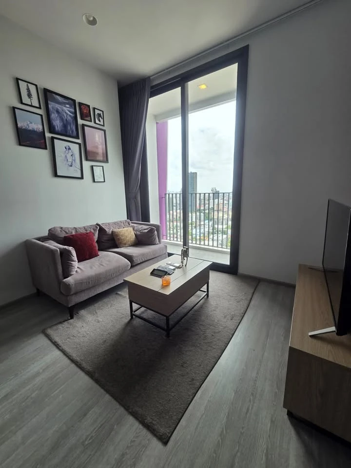 XT Ekkamai for rent, corner room, 270 degree city view, facing north, interested, reserve now.