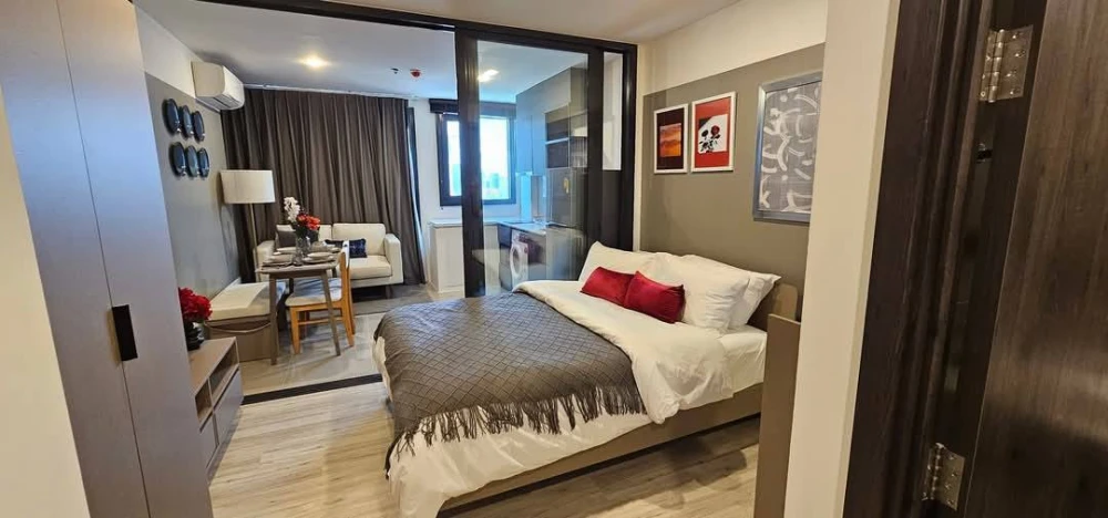For rent: XT Huaikhwang, 27th floor, very high, fully decorated, stylish and comfortable, must reserve now.