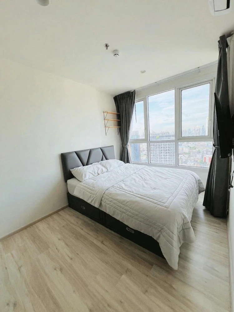 XT Huaikhwang for rent, nice room, 33rd floor, good location, beautiful view, not blocked, fully furnished, reserve now.