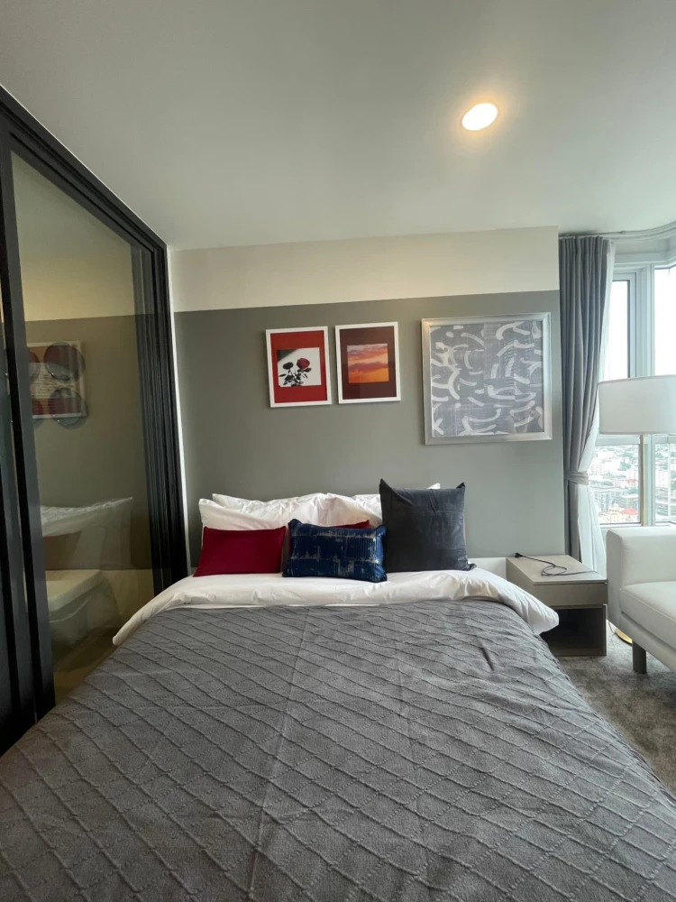 For rent: XT Huaikhwang Studio room, stylishly decorated, fully furnished, just bring your bags and move in.