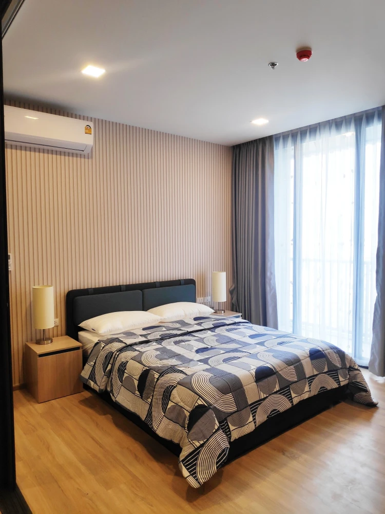 For rent: XT Phayathai, 23rd floor, beautiful room, comes with awesome decorations. If you don't book, you'll really miss out.