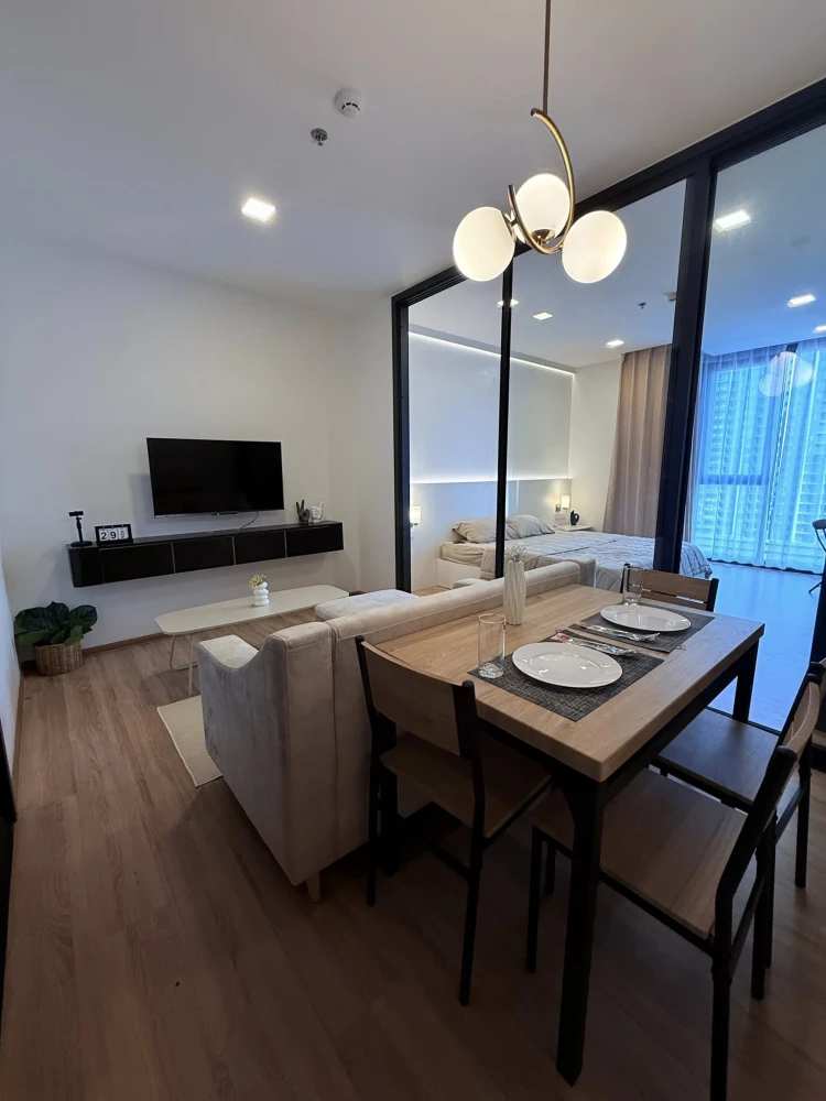 XT Phayathai for rent, glass partition room with clear zone, fully furnished, ready to move in, not on the school side, unblocked view, reserve now.