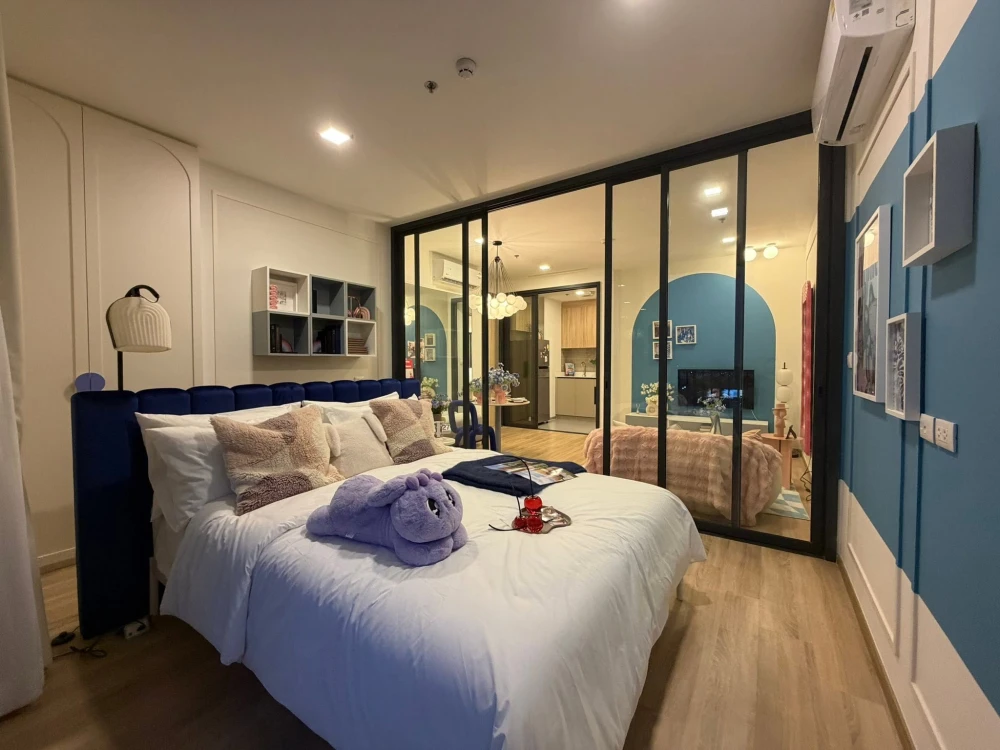 For rent: XT Phayathai, North-facing unit in a great location. Beautifully decorated with a coordinated color scheme and stunning views. Book now!