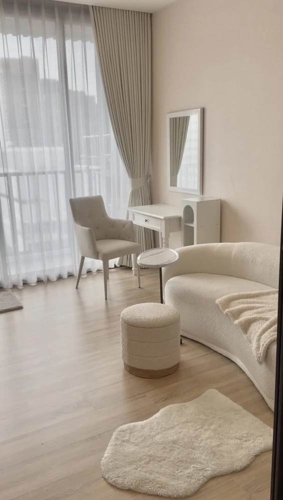 XT Phayathai for rent, corner room with privacy and balcony, good location, decorated in a cool tone, hurry and reserve now.