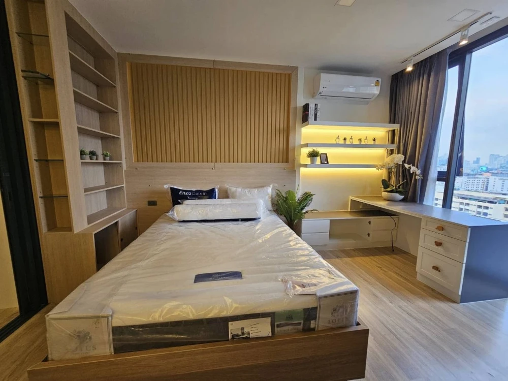 For rent: XT Phayathai, a room decorated simply and luxuriously, with awesome built-in walls and a beautiful view. Book now!