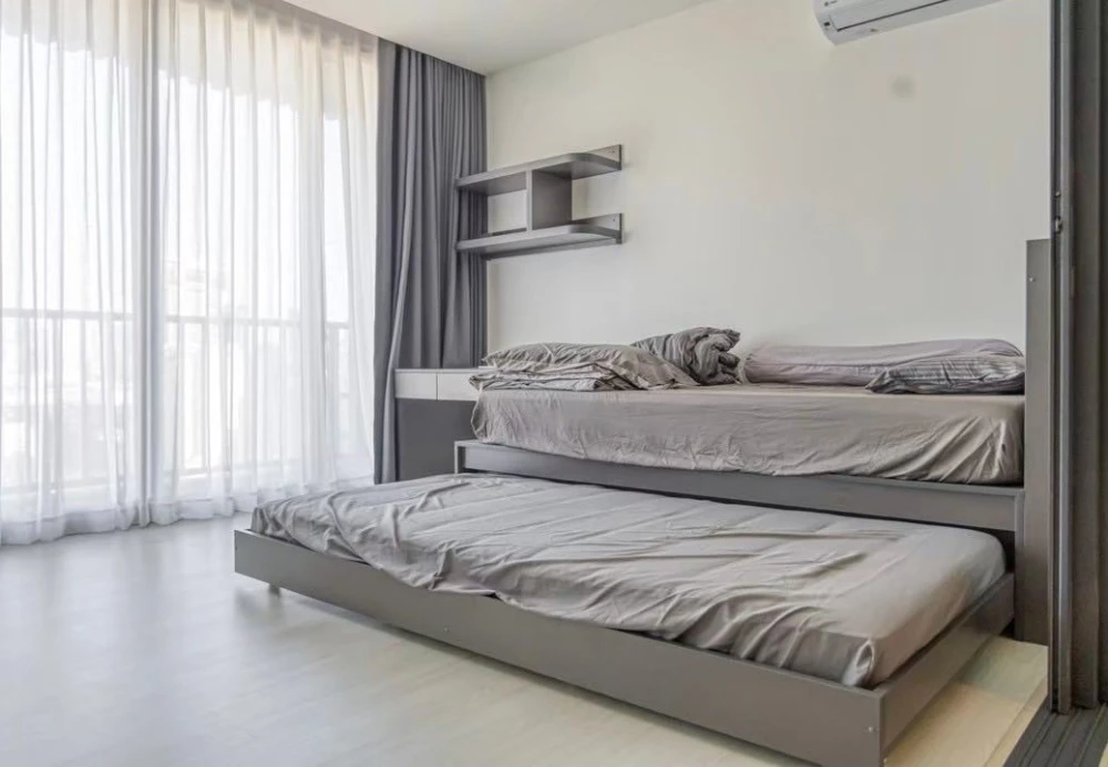 XT Phayathai for rent. Enjoy the morning sun; wake up to a breathtaking view of the sunrise with no buildings blocking the view. Book now!