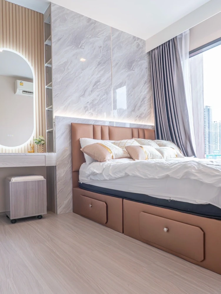 For rent: Life Asoke Hype, Makkasan Expressway view, cool breeze, no blockage, beautiful built-in decoration throughout the room. Reserve now, get it