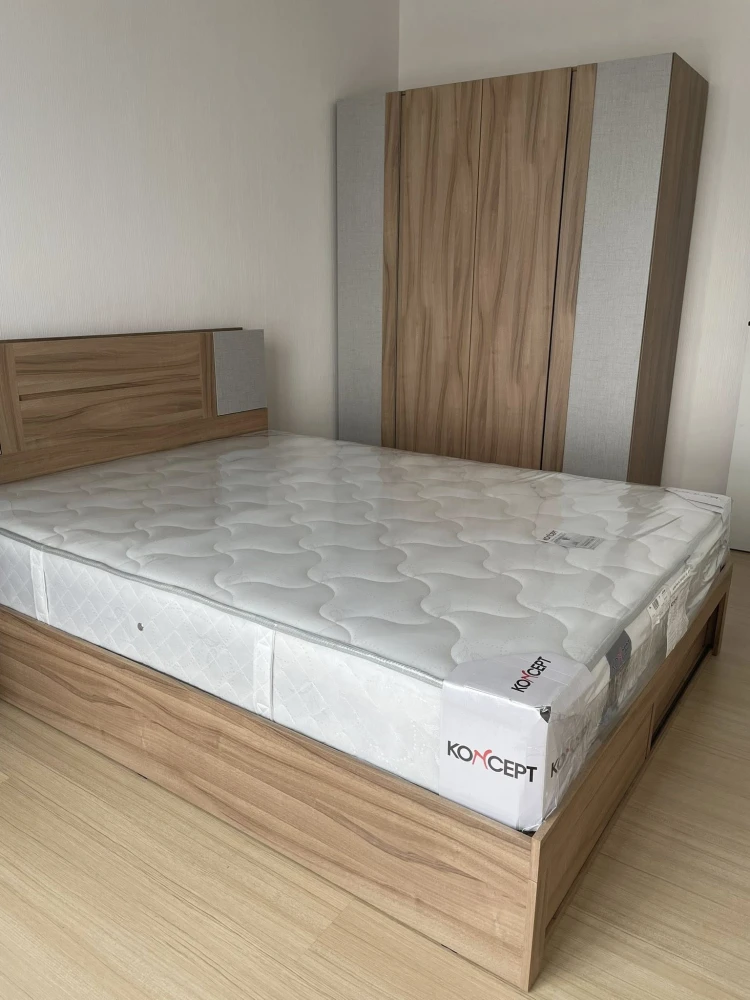 For rent: Supalai Loft Prajadhipok-Wongwian Yai. Stunning views, including Wat Phra Kaew and Icon Siam. Corner unit, 18th floor. Book now!