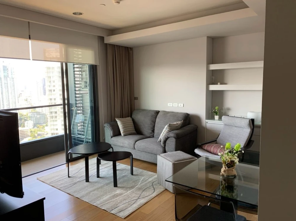 For rent: The Lumpini 24, 35th floor, corner room, fully furnished, nice to live in, reserve now, don't delay.