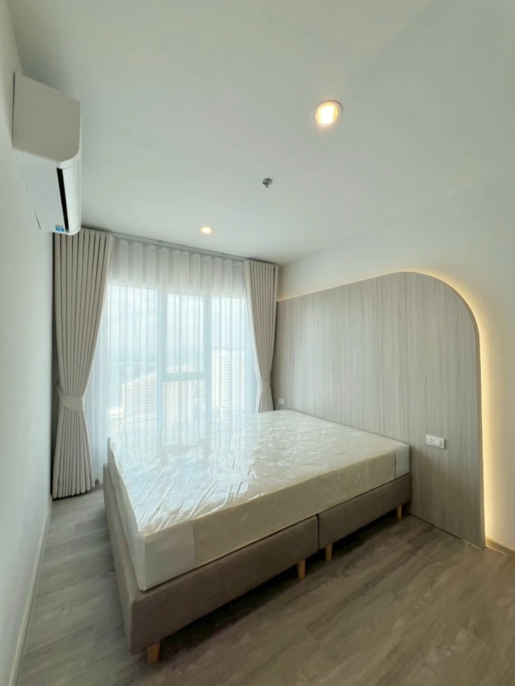 Condo for rent at Regent Home Bangna. Fully furnished with built-in furniture and a walk-in closet. Great value! You definitely don't want to miss thi