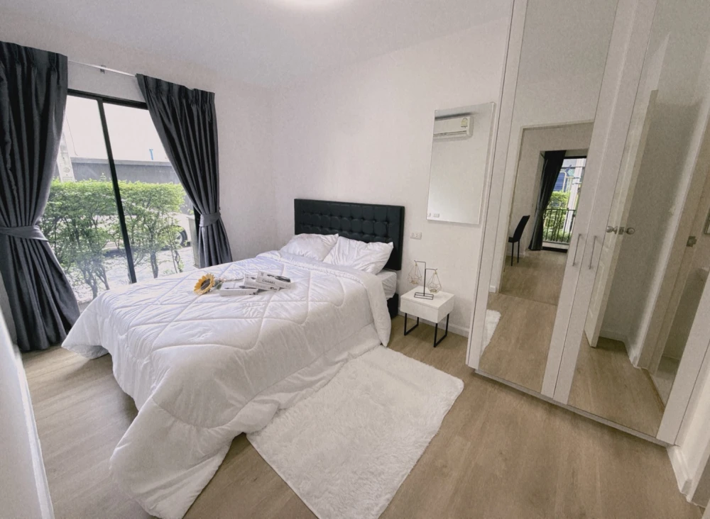 🏡✨ Condo for sale: iCondo Sukhumvit 105 | Large 2-bedroom unit with parking right in front of the unit. A worthwhile investment! ✨🏡