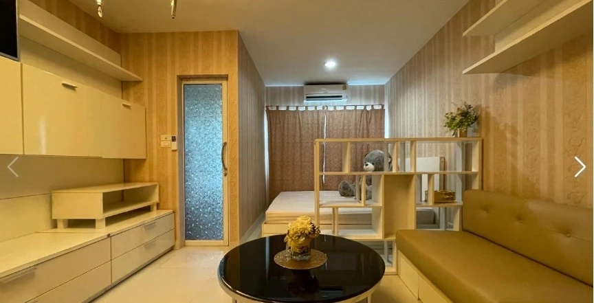 Urgent sale! A Space Asoke-Ratchada condo, 8th floor (top floor), bright and breezy, with pool and Ratchada city view.