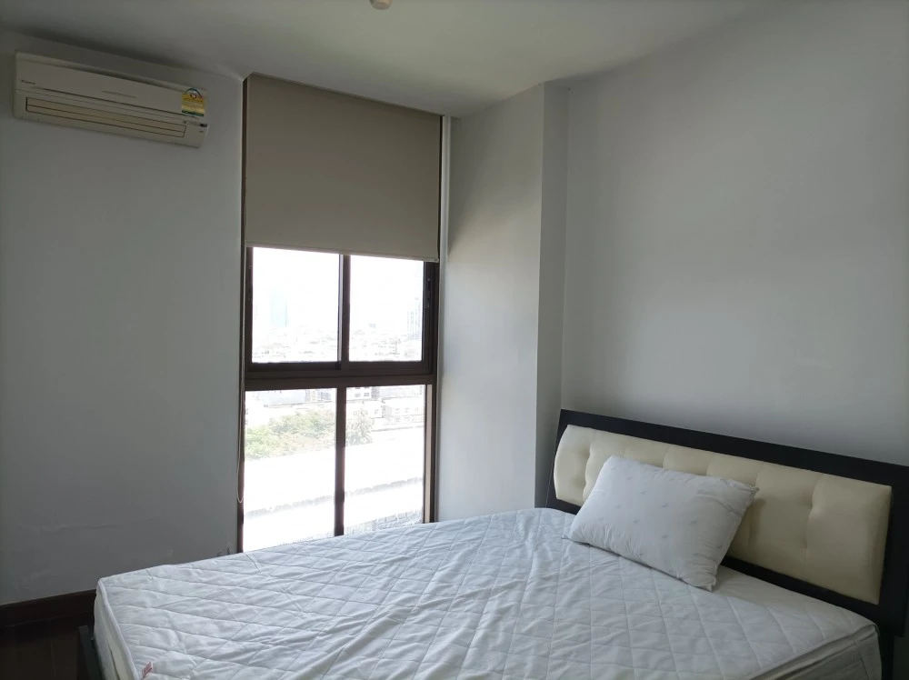 ✨ Premium 1-BR Condo for Rent - Just Steps to BTS Krung Thon Buri ✨ Ideo Mobi Sathorn
