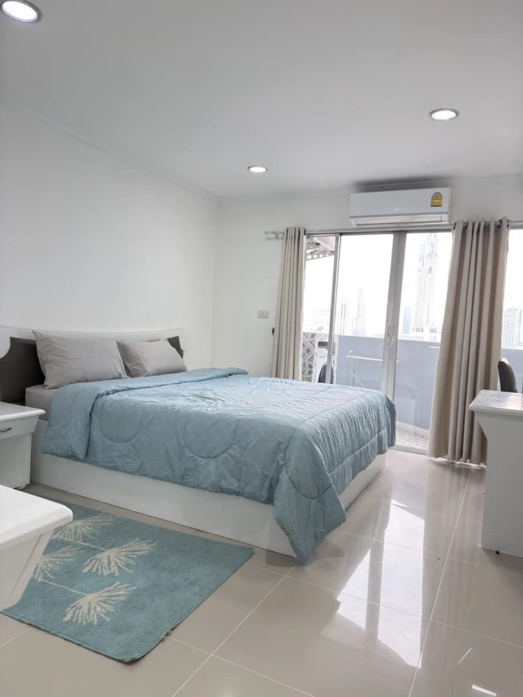 🌟🏙️ For Rent: Witthaya Complex | Large 95 sq.m. room in the heart of Bangkok with beautiful city view! 🏙️🌟