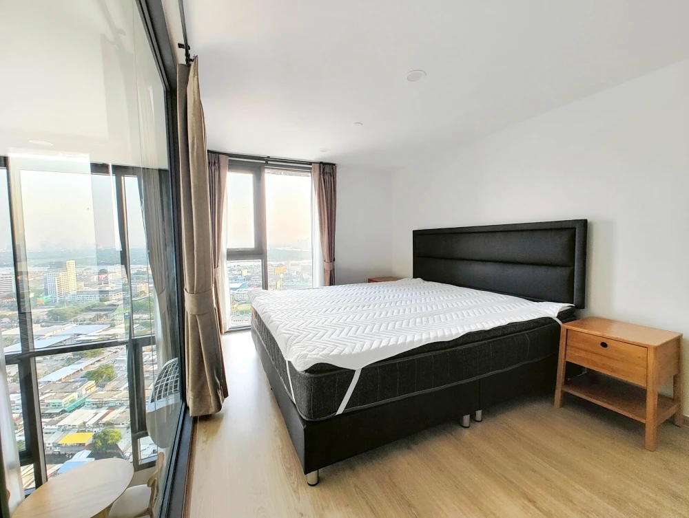 🏙️🌺 For Rent: Life Rama 4 - Asoke Duplex Unit near MRT Queen Sirikit! 🌺🏙️