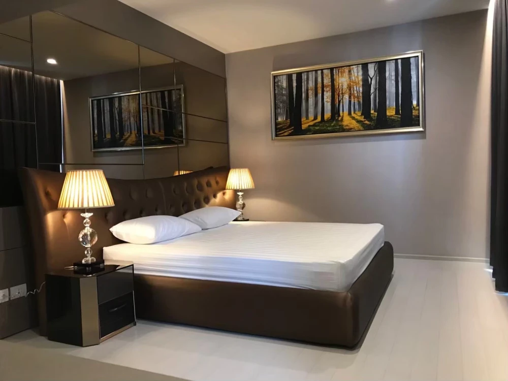 📍 Noble Ploenchit | next to BTS Ploenchit Luxury condo in the heart of the city Traveling is very convenient.