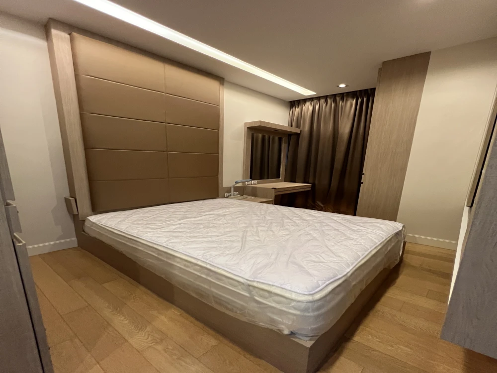 Urgent sale or rent!! Condo Equinox Phahon-Vipha, room number 345/381, good condition room, fully furnished, don't miss it!!