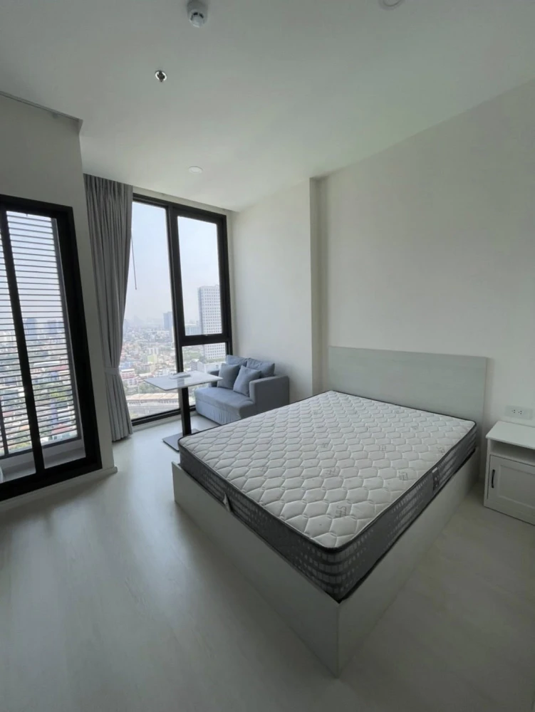 For rent Mazarine Ratchayothin, 26th floor room, eye-catching city view. Awesome amenities, can't miss it.