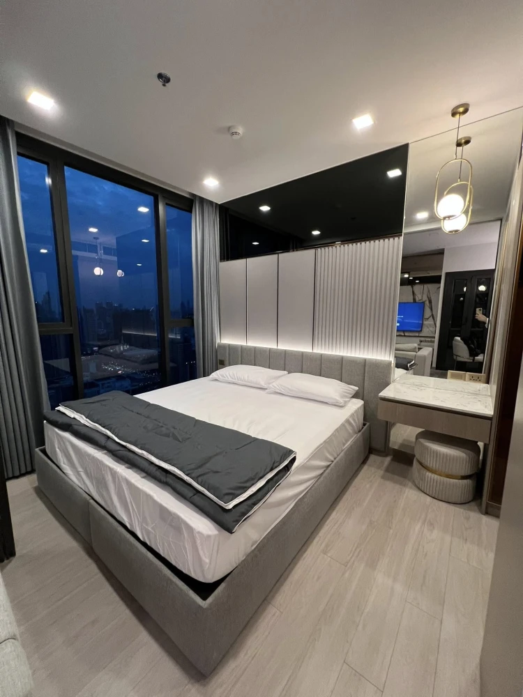 For rent One9Five Asoke-Rama9, 43rd floor, very beautiful city view. Fully decorated, ready to move in with your bags. Hurry and reserve.