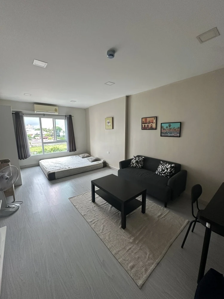 For rent or sale Condo The One Plus D Hua Mak 12, spacious rooms with lots of usable space, good price, hurry and reserve before you miss out.
