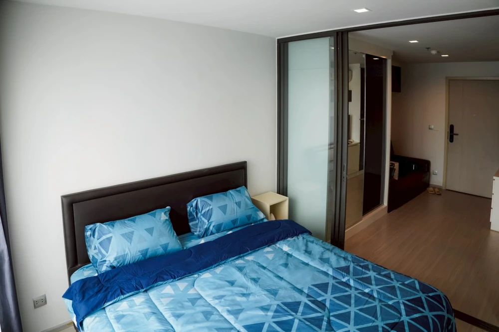 For rent or sale Life Ladprao Built-in furniture big wardrobe Lots of lockers. The view doesn't block. Reserve quickly.