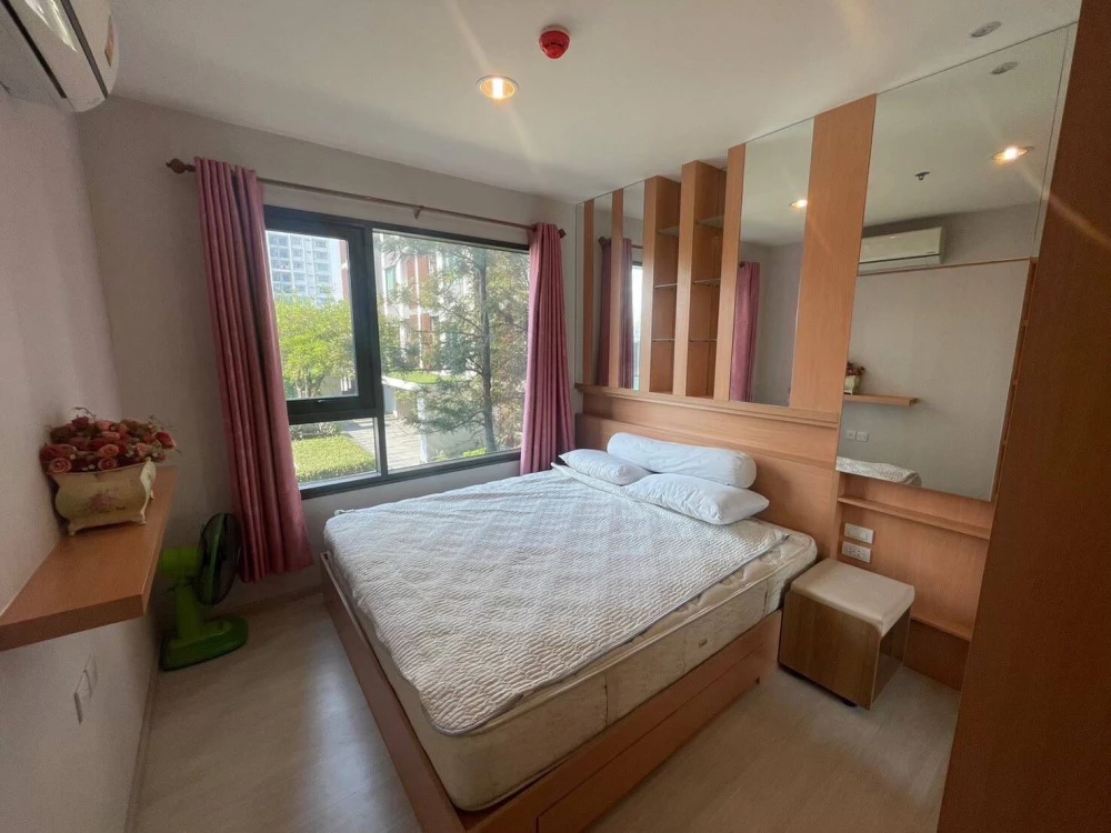 Sale/Rent Condo Life Pinklao, pool view. Fully furnished, ready to move in, near MRT Bang Yi Khan, miss it and you will regret it.