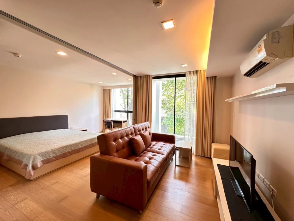 Sell/Rent Liv@49 Sukhumvit 49 room decorated in modern colors. The furniture is ready to move in. You can't reserve it anymore.
